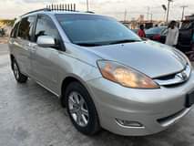 A picture of used 2006 Toyota Sienna XLE sound engine and gear All