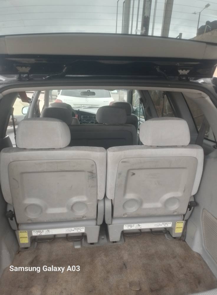 A picture of 08 Toyota sienna