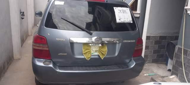 A picture of Distress Toyota highlander 2006 3 rows Painted Engine Gear Ac