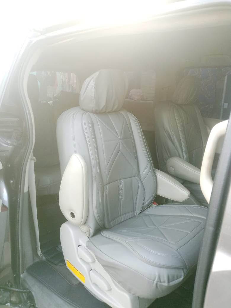 A picture of Toyota sienna 2012