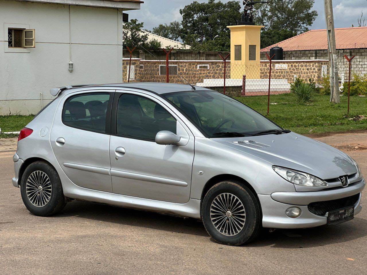 A picture of PEUGEOT 206