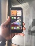 A picture of Iphone 7plain 128gb