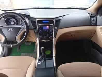 A picture of SMARTAUTOS BELGIUM GRADE HYUNDAI SONATA 2013 MODEL Panoramic roof Engine