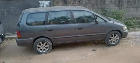 A picture of Honda Odyssey shuttle 