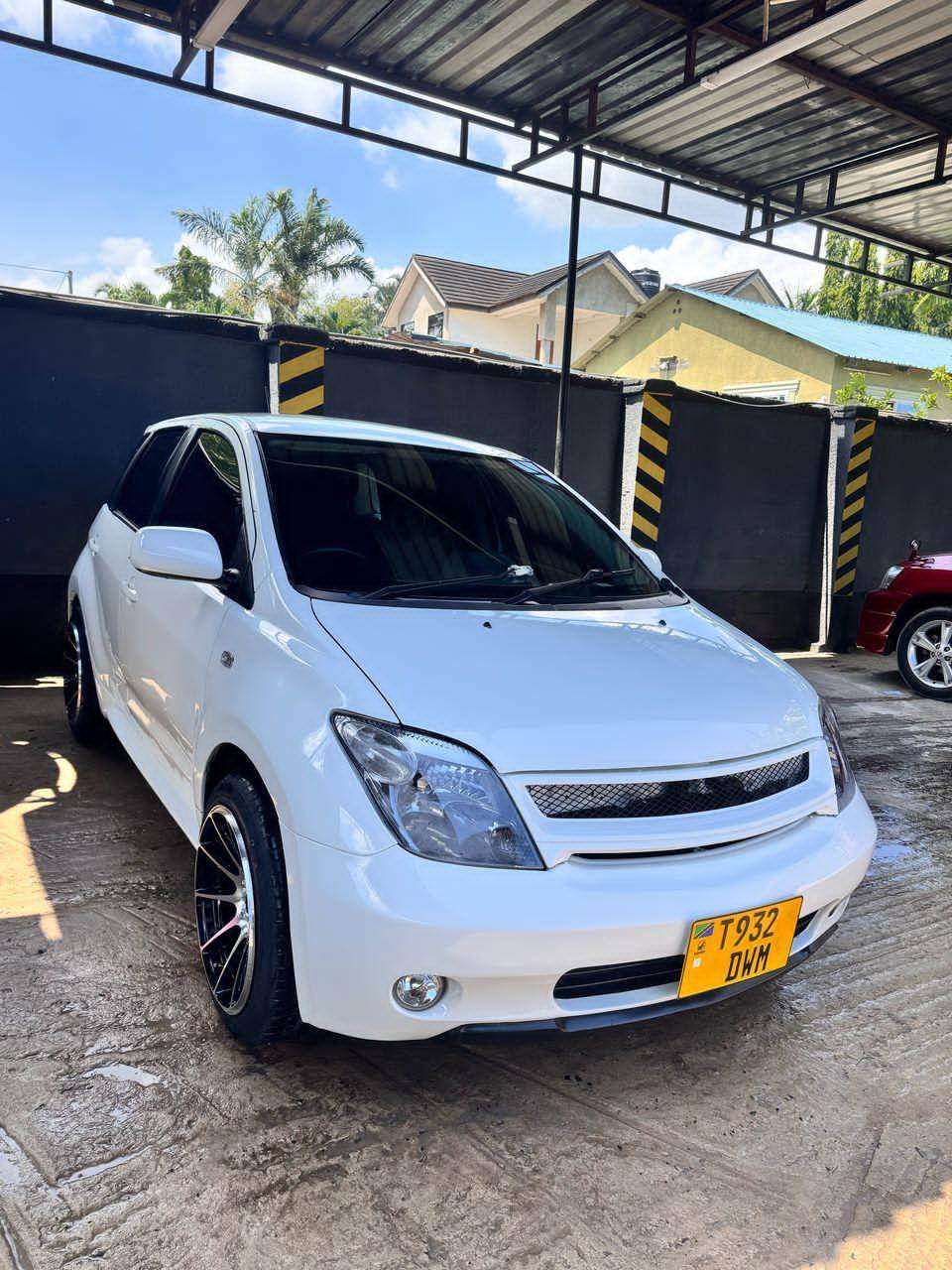 A picture of TOYOTA IST