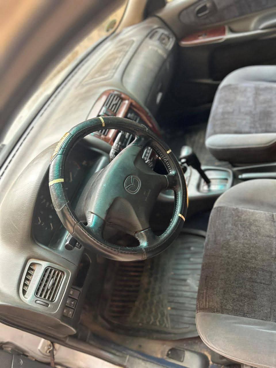A picture of 2000 Mazda 626
