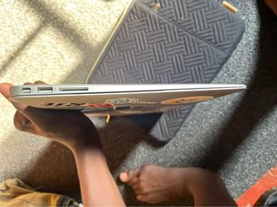 A picture of Mac book 2015