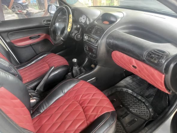 A picture of Peugeot 206
