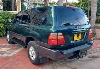 A picture of TOYOTA LANDCRUISER VX AMAZON