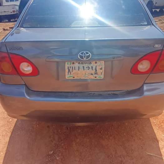 A picture of 2004 Toyota 2004 Sedan