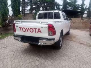 A picture of Toyota hilux 2019 mannual transmission in perfect shape