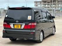 A picture of 2005 TOYOTA ALPHARD