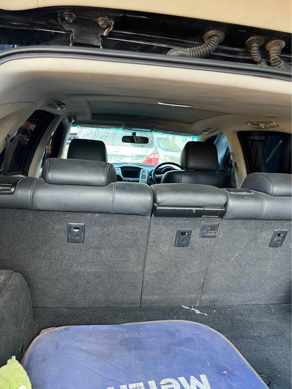 A picture of TOYOTA HARRIER MODEL 2010
