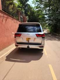 A picture of Landcruiser V8 petrol engine 0700327795 