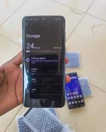 A picture of SHARP AQOUS ZERO 2. JAPAN USED 256GB.8GBRAM ON SALE 320K