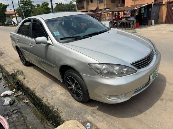A picture of super clean Toyota Camry big daddy 04