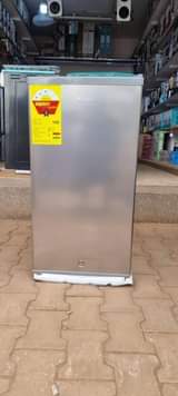 A picture of Midea 120L fridge