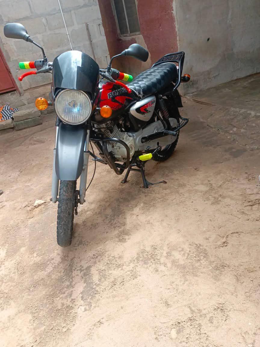 A picture of Boxer 125