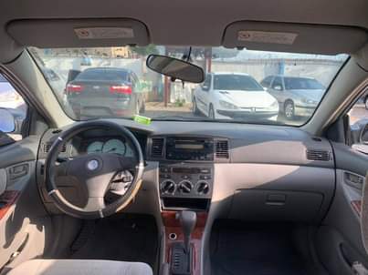 A picture of TOYOTA COROLLA 2004