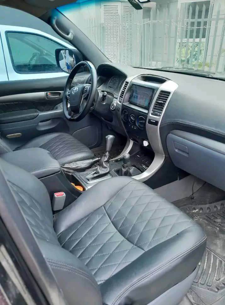 A picture of 2009 Toyota prado