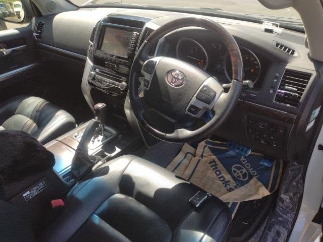 A picture of 2014 TOYOTA LAND CRUISER 200 V8 READY TO BE IMPORTED