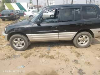 A picture of 850k dealer s food Toyota RAV4 with sound engine and