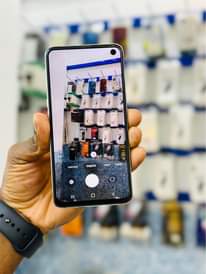 A picture of GALAXY S10e