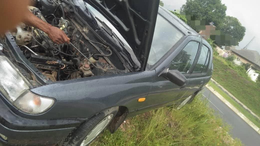 A picture of 2001 Nissan sunny
