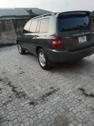 A picture of Toyota Highlander for sale nothing to fix three seats four