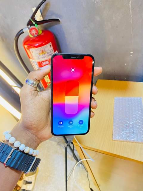A picture of iPhone 12plain