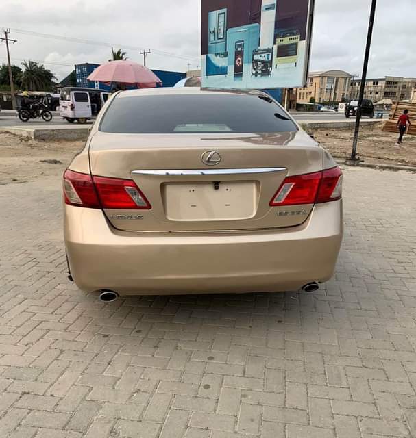 A picture of Youre fixing nothing 300k settlement Location lekki Call 09152300443