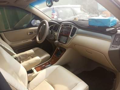 A picture of TOYOTA HIGHLANDER 06 TOKUNBO STANDARD MODEL 3ROWS SEATER USED BY