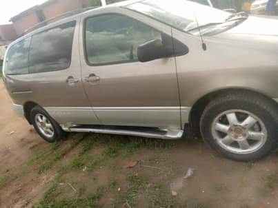 A picture of 2000 Toyota Sienna