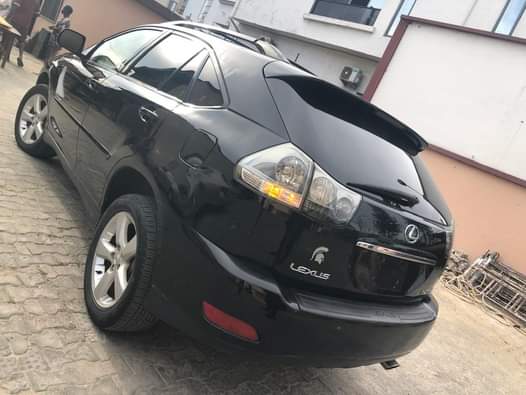 A picture of Registered Lexus Rx 330 05 Perfect condition percent guarantee nothing