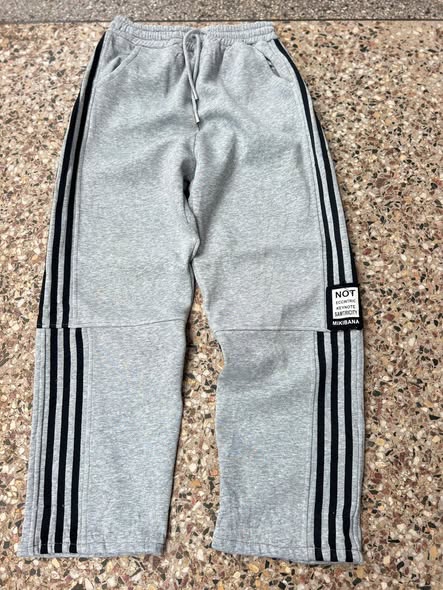 A picture of sweaterpants 256701320440