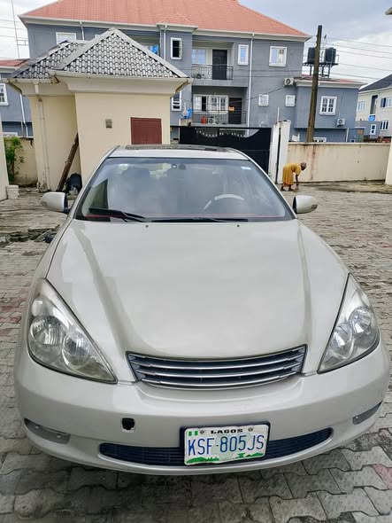 A picture of Lexus es300 for sale