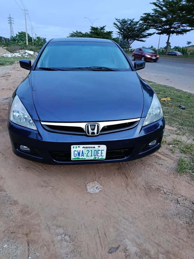 A picture of This is extremely clean Honda Accord DC first body....2007 model