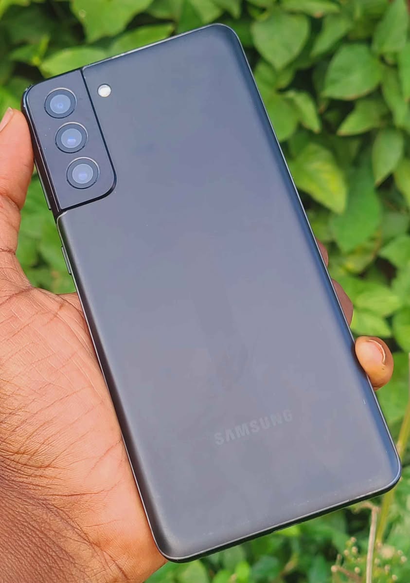 A picture of Samsung S21 plus