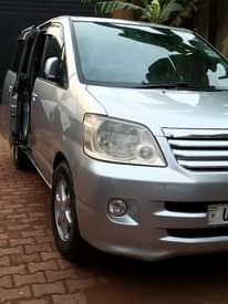 A picture of Toyota Noah X 2004 4WD
