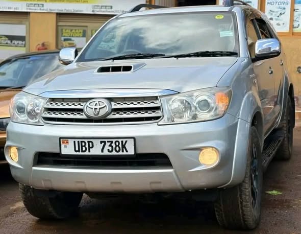 A picture of Fortuner diesel 2013 for sale 80m 0755622807