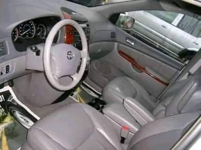 A picture of TOKUNBO Toyota sienna YEAR MODEL 2008 TRANSMISSION Automatic CONDITION Buy