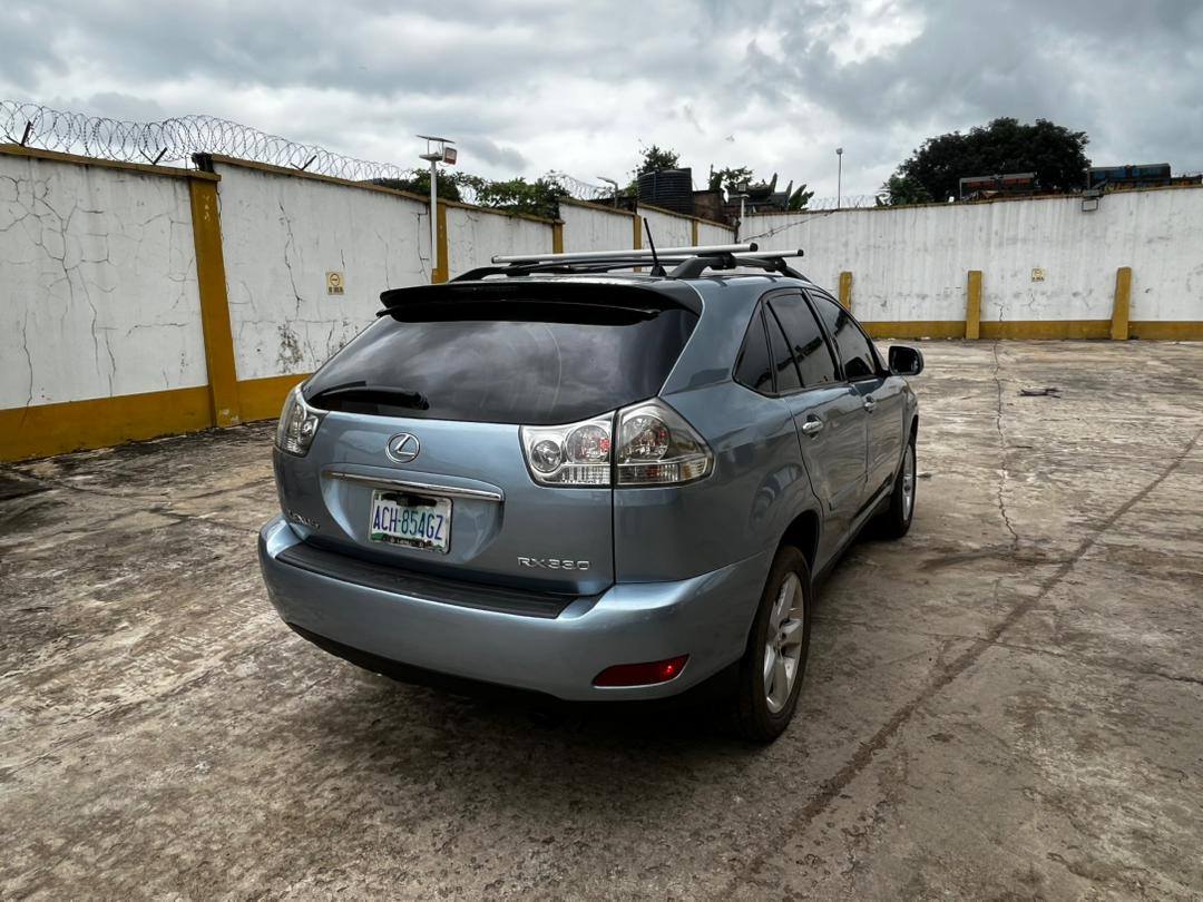 A picture of Lexus Rx330