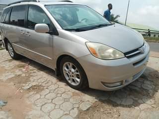 A picture of 2005 Toyota Sienna XLE Limited