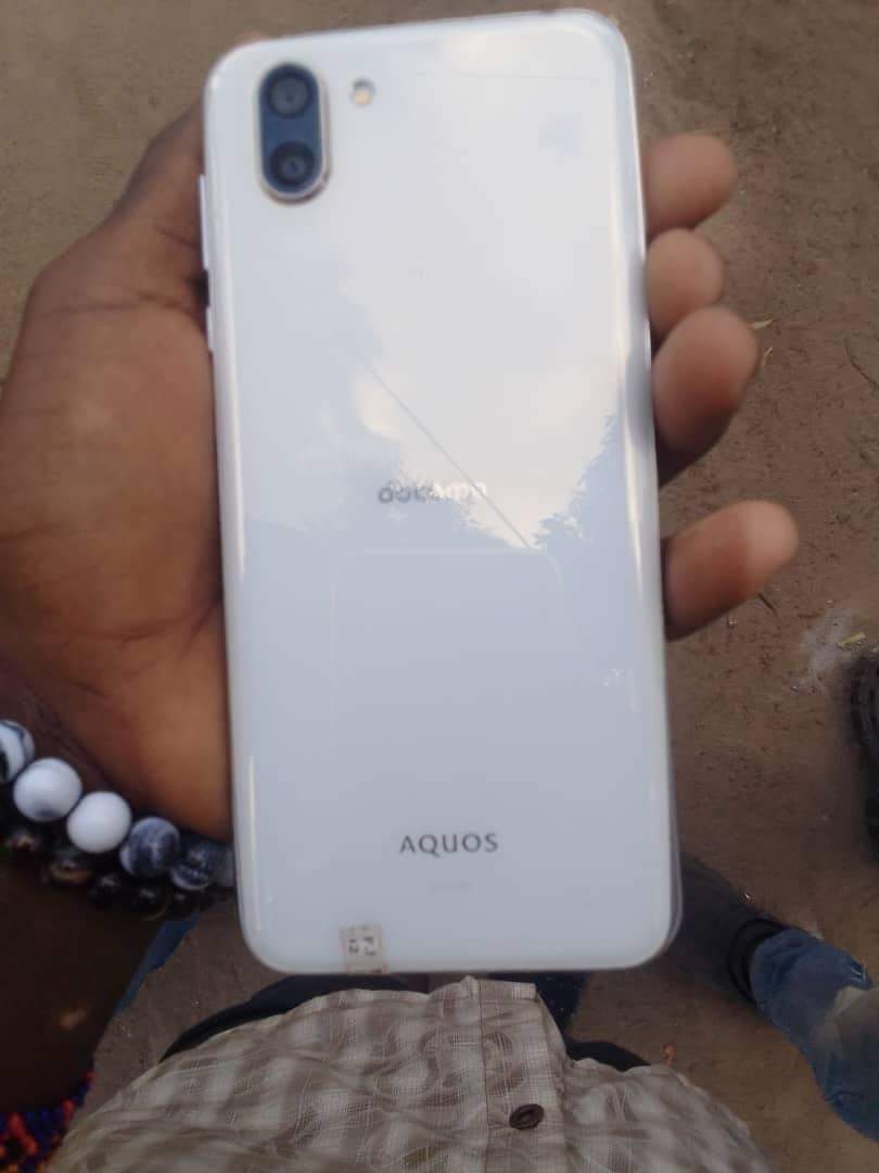 A picture of AQuos Ina GB 64 RAM 6 EX CHANGER IPO