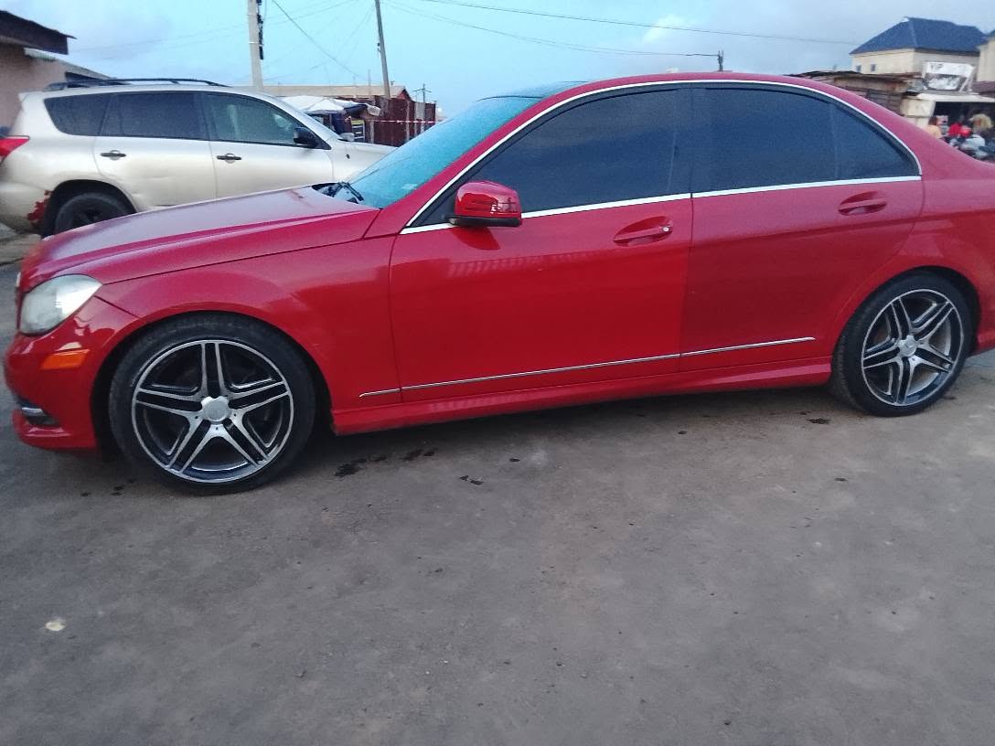 A picture of Neatly used 08 Mercedes Benz C300 for sale tokubor standard