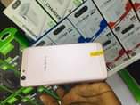 A picture of Oppo f1s available at offer price