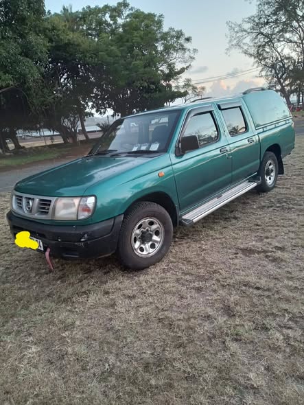 A picture of Nissan 4x2 04