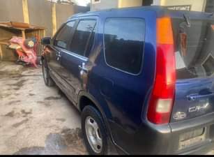A picture of 2004 Honda CR V 1600000