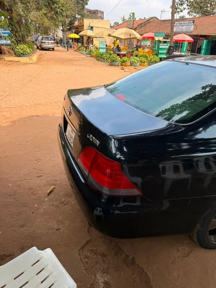 A picture of Toyota crown