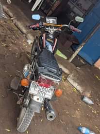 A picture of mzigo huo hapo bado wamoto